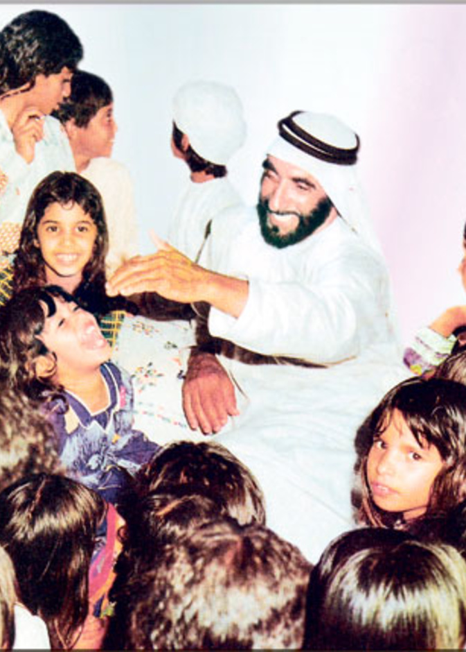 حكيم العرب الشيخ زايد مع أمهات المستقبل