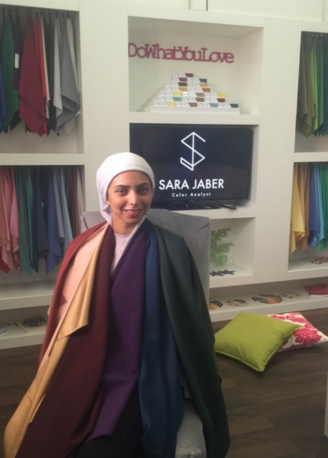 محللة الألوان السعودية سارة جابر