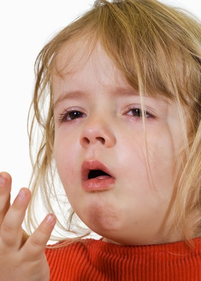 الطفل يعاني من سعال شديد