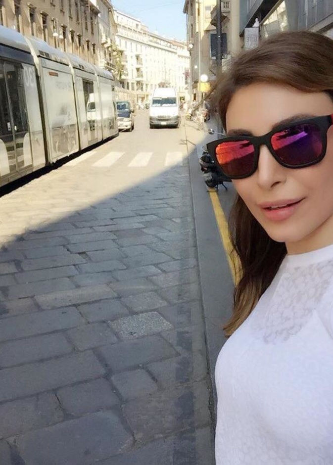 سيلفي للنجمة يارا من مدينة ميلان الإيطالية