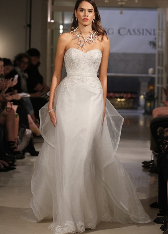 للعروس الكلاسيكية أجمل الفساتين الراقية من  Oleg Cassini