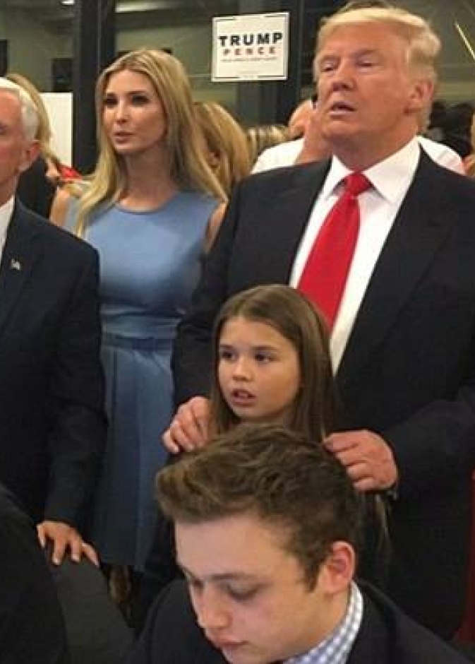 دونالد ترامب يتابع بترقب مع ابنتيه وفريق عمله نتائج الانتخابات 