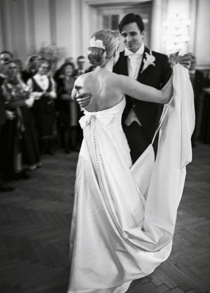 الرقصة الاولى للعروسين