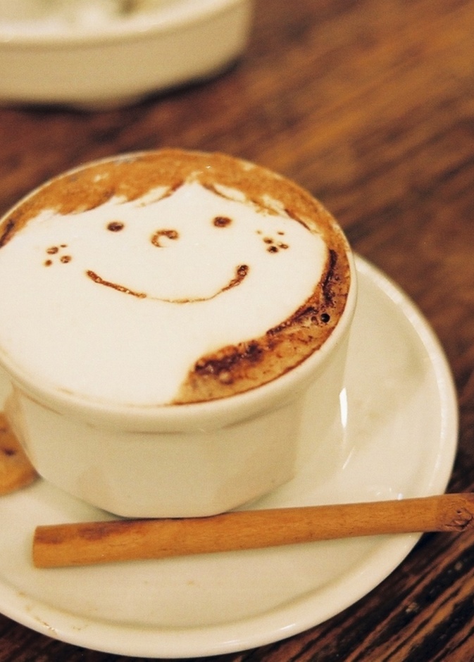 بالفيديو: شاهدوا رد فعل تسعيني يتناول كابتشينو لأول مرة!