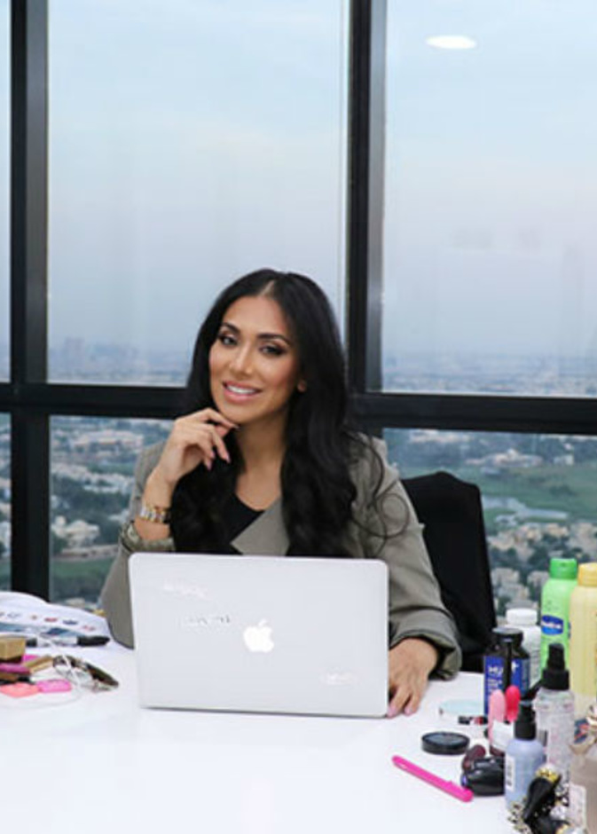 مكتب مدونة الجمال هدى قطان