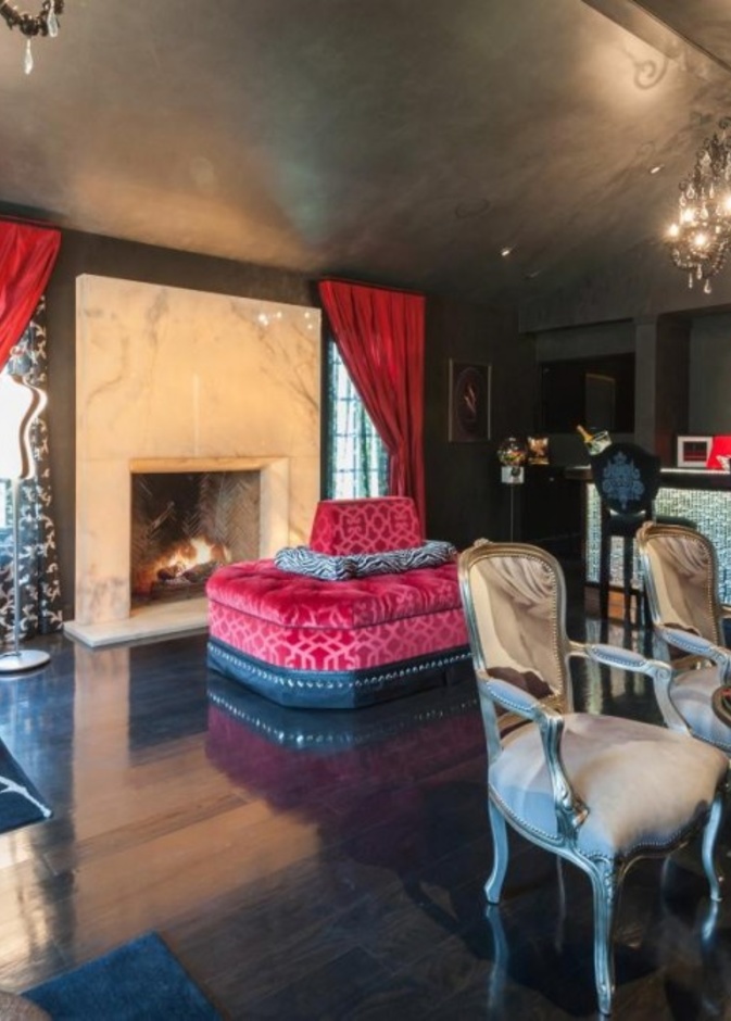 غرفة المعيشة منزل دنيس ريتشاردز في كاليفورنيا