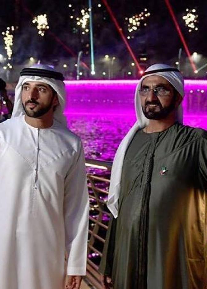 الشيخ محمد بن راشد ونجله حمدان بن محمد خلال افتتاح قناة دبي المائية بالأمس