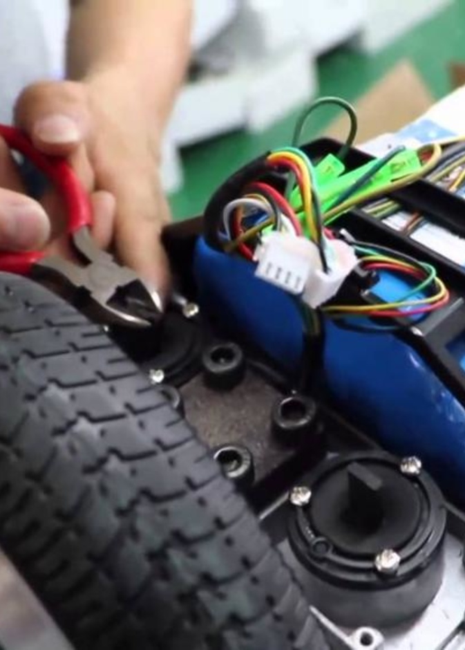 خطورة السكوتر الذكي وانفجاره