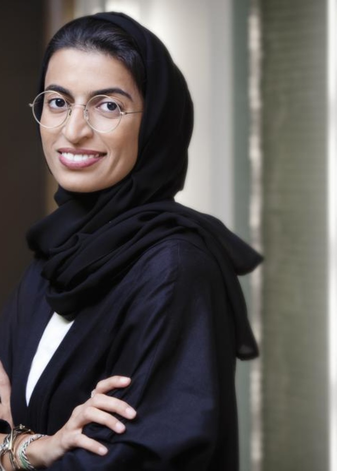 نورة الكعبي وجه مشرف لنساء الإمارات