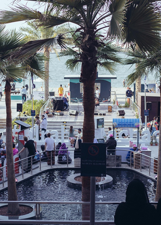 فعاليات شاطئية ترفيهية في مهرجان "ألوها أبوظبي" في  شاطىء الراحة