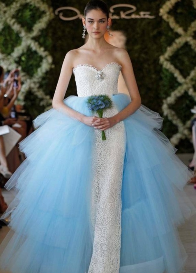 الفستان الذي صمم على نمطه فستان الـ باربي Barrbie