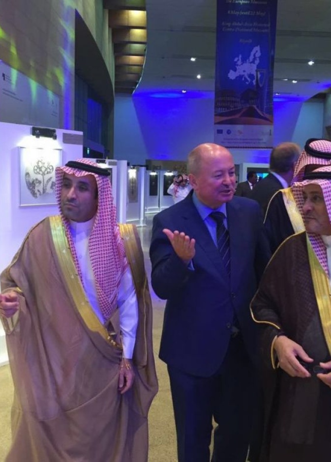 من المعرض 