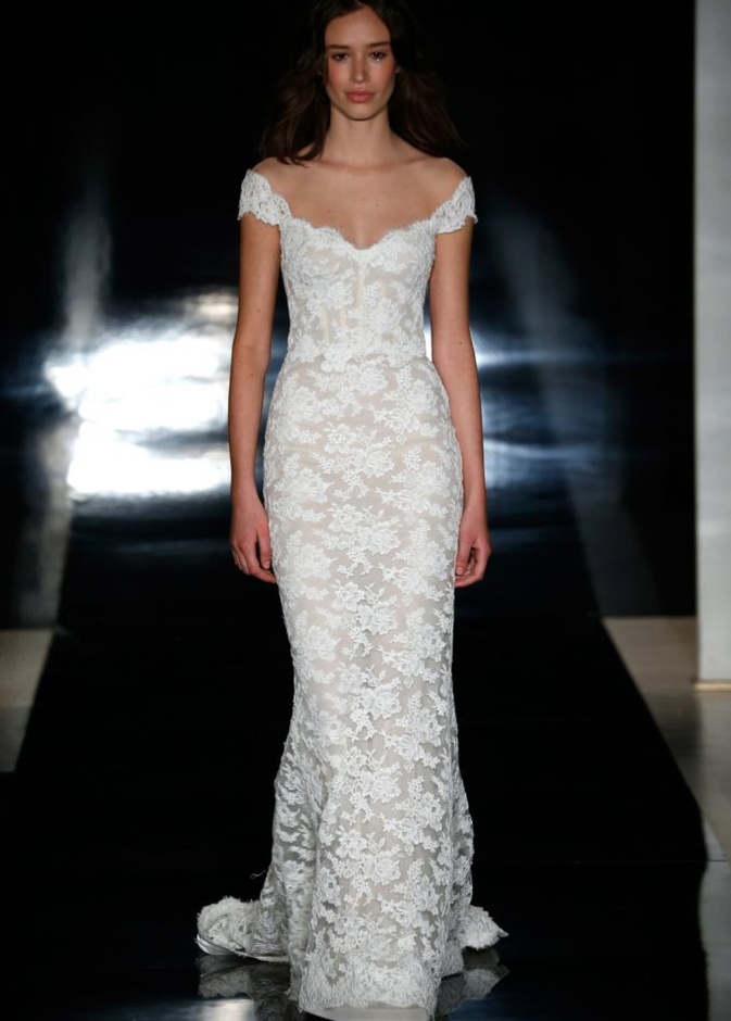 فستان عرس مكشوف الاكتاف من ريم عكرا