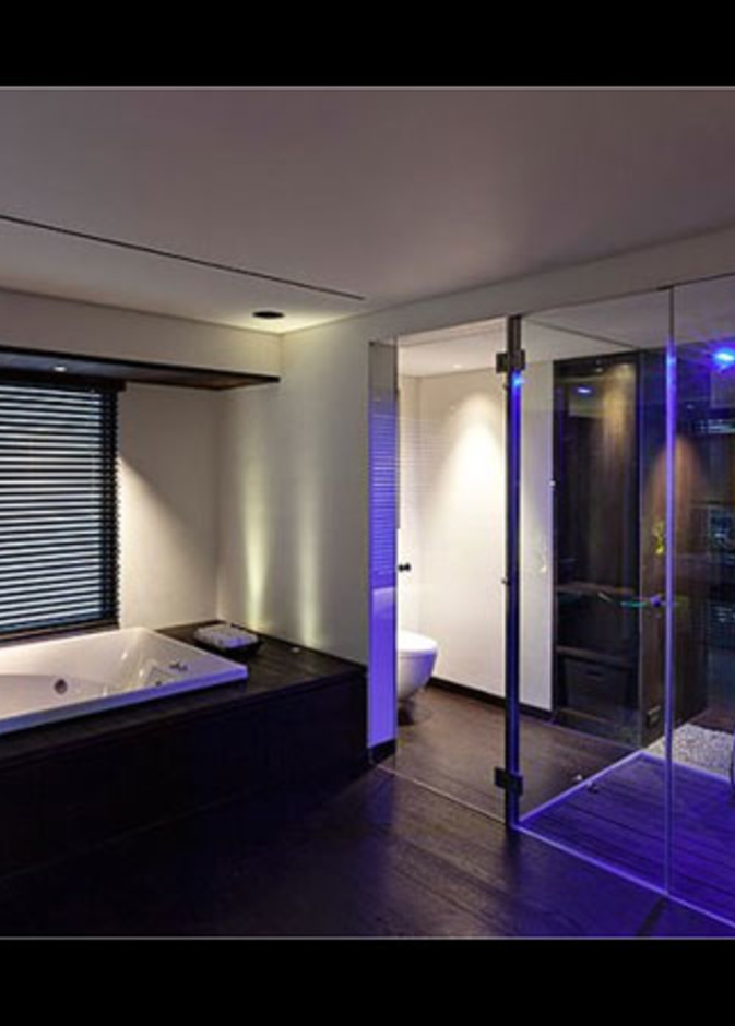 من داخل منزل جون ابراهام