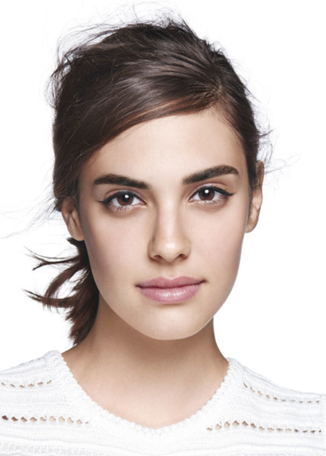 حواجب مثالية للصيف مع Benefit