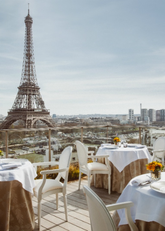 الطعام في السماء في فندق شانغريلا باريس، فرنسا