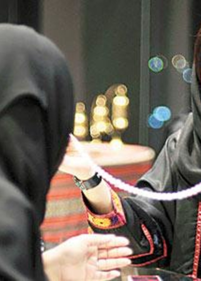  المصممة رجاء الفاسي