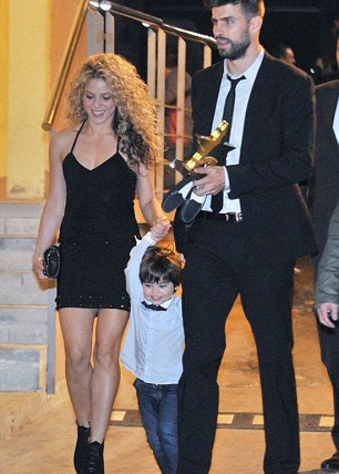 شاكيرا وبيكيه لحظة الوصول