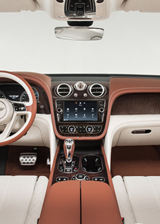 الأفخم والأحدث في معرض دبي الدولي للسيارات 2015