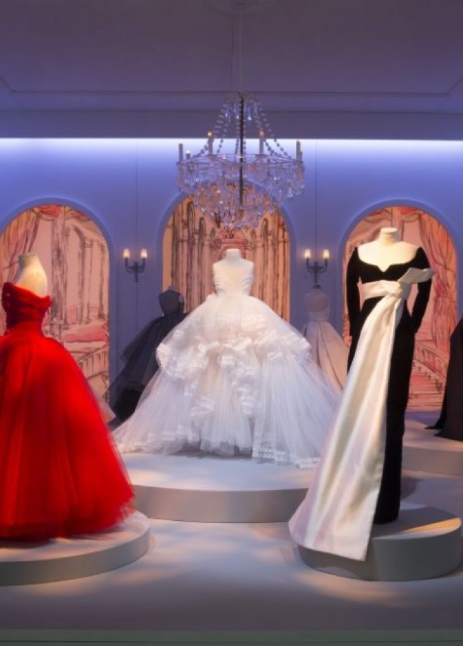 Le Théatre Dior: معرض استثنائي لتصاميم مصغّرة مذهلة!