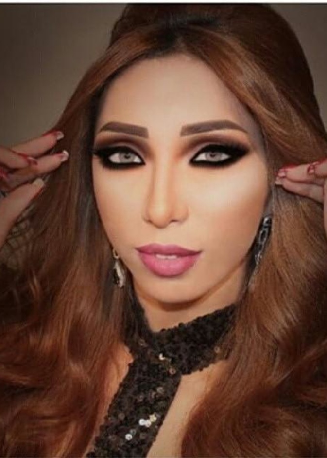 دنيا بطمة بمكياج عينين قوي أخفى ملامح عينيها