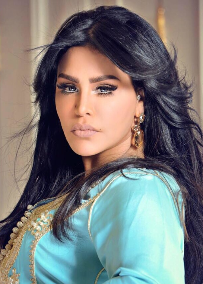 أحلام مغرورة بأسنانها الجديدة