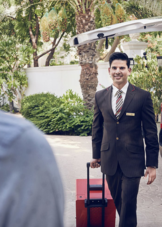 خدمة إنهاء إجراءات السفر من المنزل عن طريق طيران الامارات