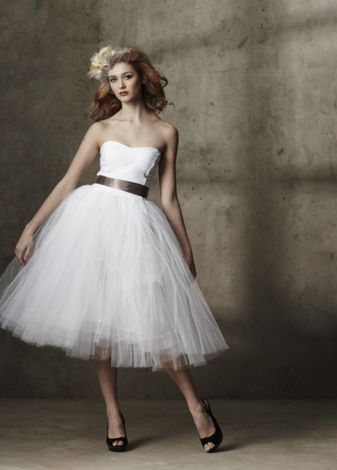 فساتين أنيقة بطول الركبة