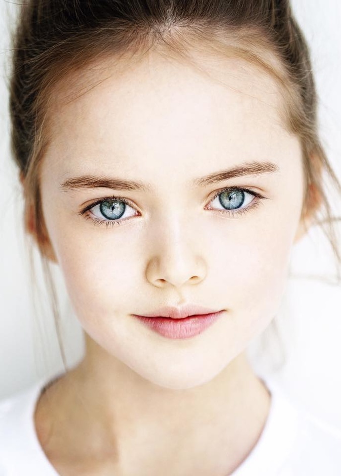 كريستينا بيمينوفا هي عارضة أزياء روسية صغيرة في العاشرة من عمرها