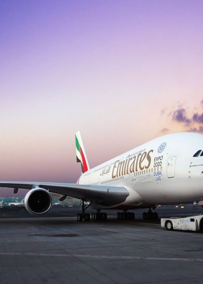 عروض الطيران في الإمارات بمناسبة يوم الحب