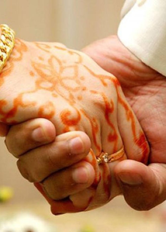 تغير لو بشرتها فطلقها