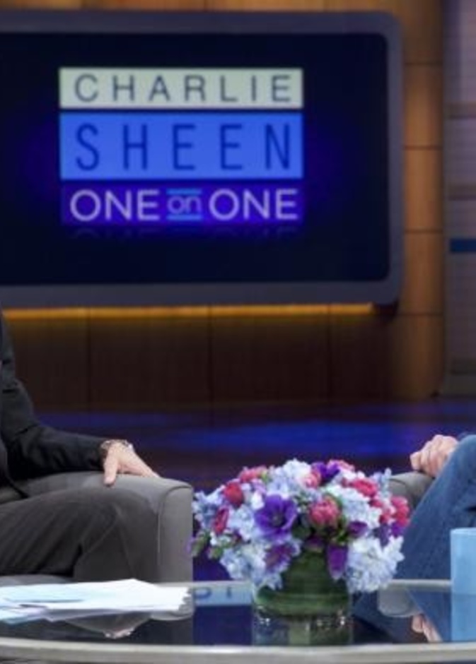 الممثل تشارلي شين أثناء عرض البرنامج