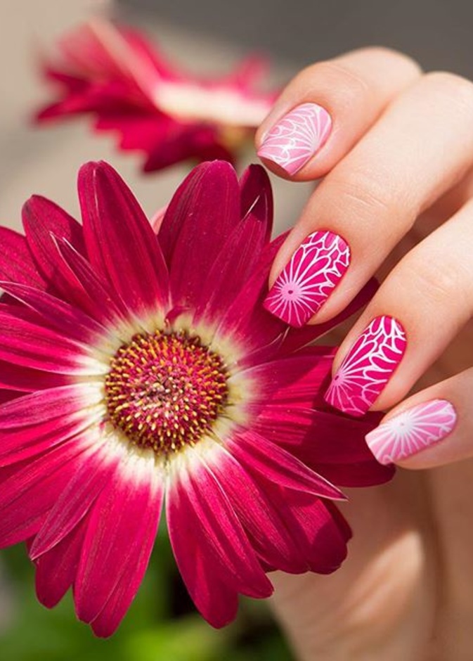 دمج الاحمر بخطوط ابيض 