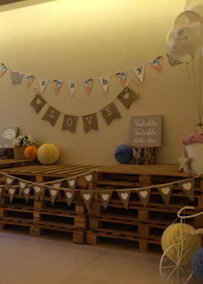 تنسيق بوحي من حيوان الفيل باللون الأبيض