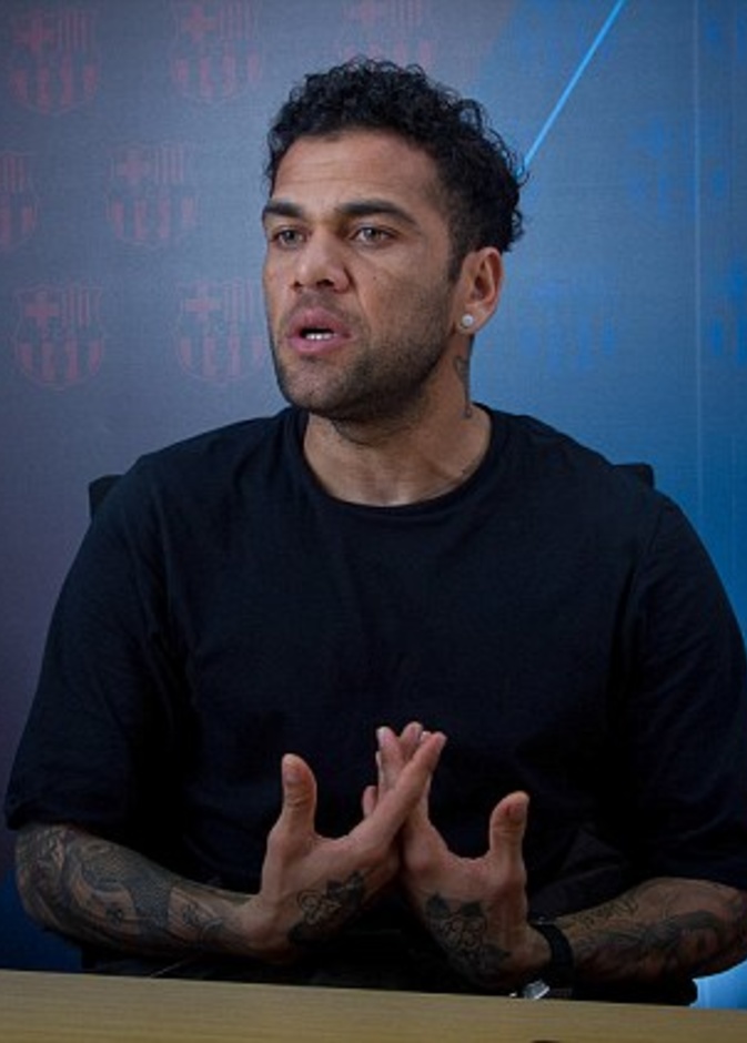 دانييل الفيس يعترف.. ميسي الأفضل