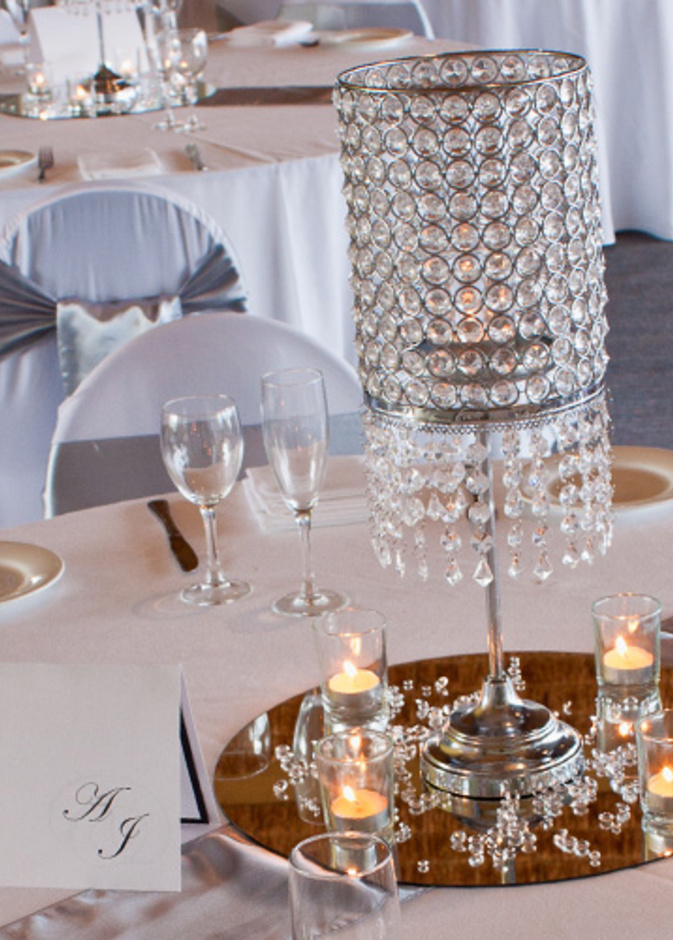 المرايا تتألق على طاولة زفافك