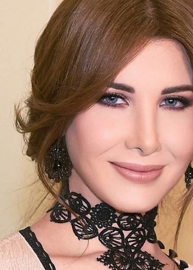 نانسي عجرم تعشق لون عينيها الزرقاوتين