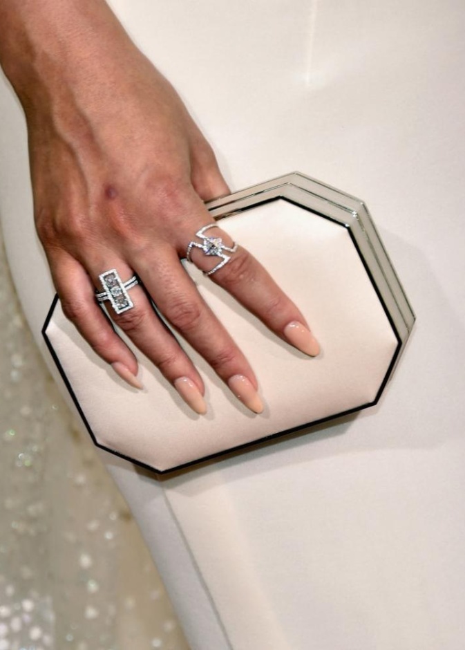 كريسي تايجان خواتم أنيقة من ماركة "Lorraine Schwartz" 