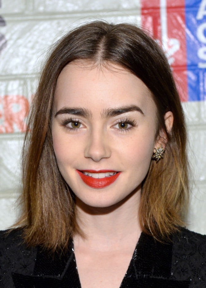 ليلي كولينز ترترتدي مجوهرات H. Stern Jewelry