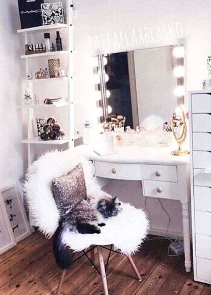 استخدمي الرفوف والادراج لترتيب مقتنياتك