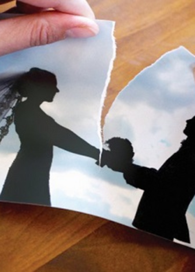 طلق العريس عروسه