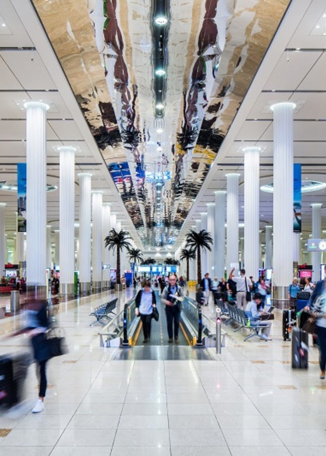 الإمارات تعلن السماح لفئات محددة من المواطنين و المقيمين بالسفر إلى وجهات محددة