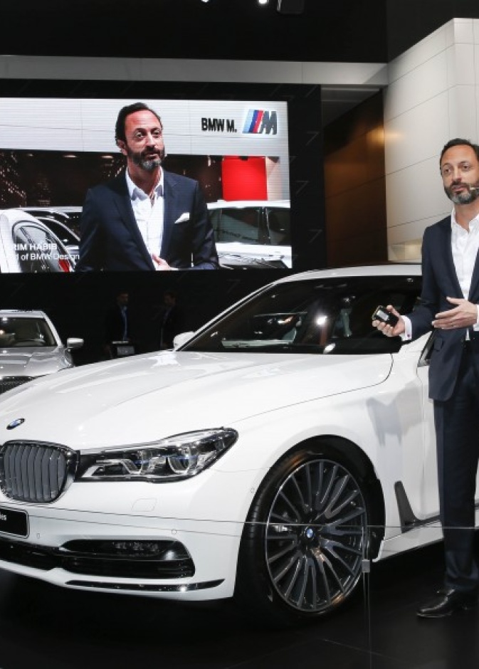 رئيس تصميم BMW كريم حبيب يكشف عن سيارة الفئة السابعة في معرض دبي الدوليّ للسيارات