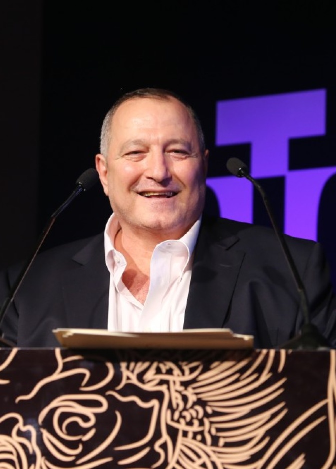 مدير التحرير ومحاور المشاهير عدنان الكاتب يلقي الكلمة الرئيسية