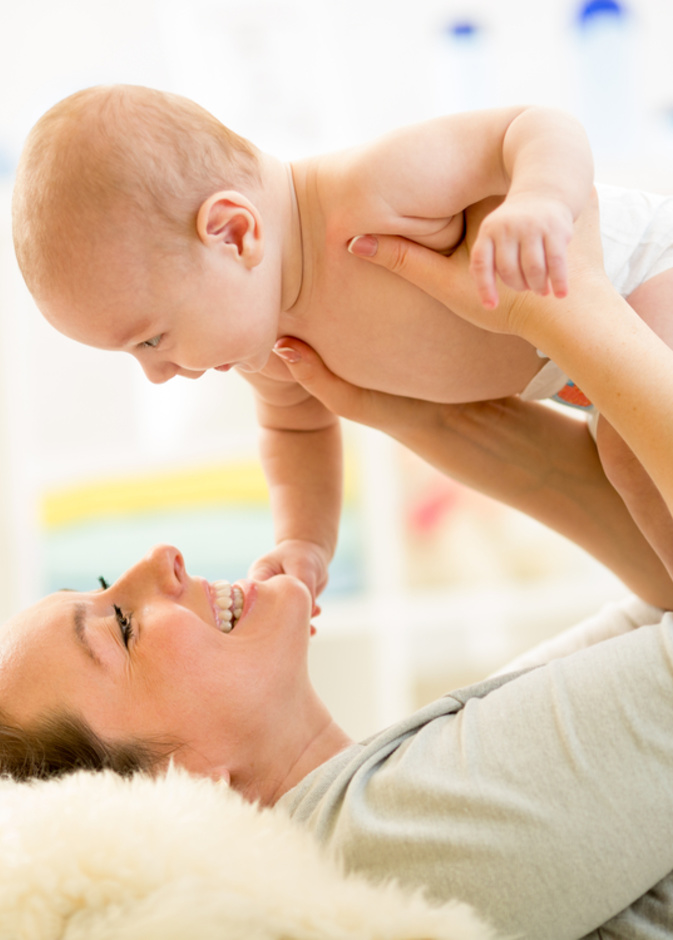 لهذه الأسباب عليك بمراقبة طفلك بعد الولادة