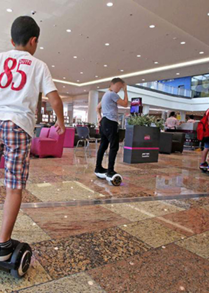  القرية العالمية في دبي .. تمنع عجلات التوازن الذكية