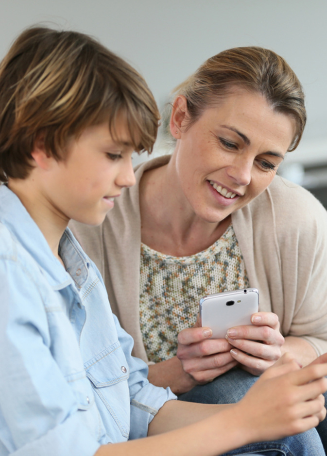 مشاركة الأبناء والتقرب منهم أمر ضروري جدا في مرحلة المراهقة