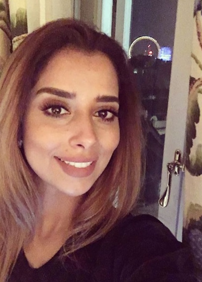 بلقيس في سيلفي مسائي من لندن البارحة! 