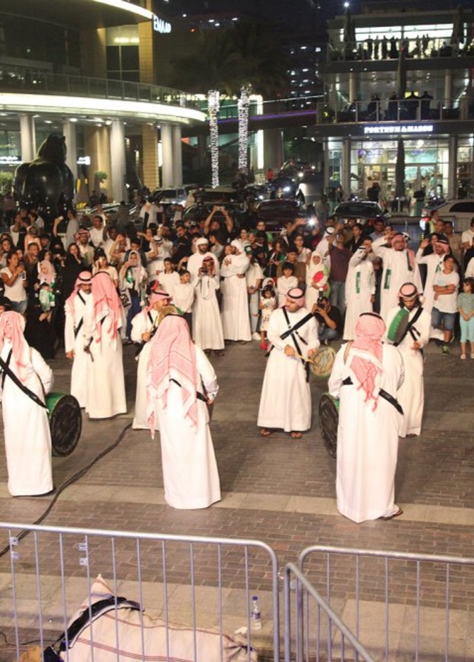 حفلات غنائية وألعاب نارية وفعاليات متنوعة في دبي .. احتفاءً باليوم الوطني السعودي