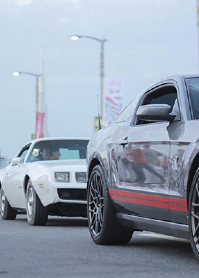 موكب دبي الاستعراضي .. أرقى سيارات العالم تجوب شوارع دبي